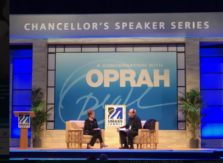 Oprah-umass-stage-set-event-design